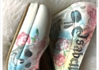 www.webparadise.com     FineART & BodyART     by Christine Dumbsky : personalisierte Brautschuhe, Livemalerei Landesgartenschau, Taschenbemalung, Taschen, Desingertaschen handbemalt, Handtaschen, individuell bemalte Schuhe handbemalt, Herrenschuhe handbemalt, individualisiert, individualisierte Airbrush Gestaltung, Fahrradschuhe, bike shoes, Fahrradschuhbemalung, Turnschuhe, Sneakers, Damenschuhe, Brautschuhe, Fahrradschuhe bemalen lassen, Sportshoes, sportschuhe, Fussballschuhe, Chucks, Lederbemalung, Lederjacke, Lederjacken, Airbrush, Bühnenkleidung, Bühnenschuhe, Jacken airbrushen lassen, Jeansjacken bemalen lassen, Auftrittskleidung, Auftrittsschuhe, shoe painting messekleidung, messeschuhe, stageshoes, stage shoes, performance schuhe, Kleidung, Textilien, personalisiert, individuell, individualisierte Airbrush Gestaltung, bemalte Herrenschuhe, Turnschuhe bemalt, extravagante schuhbemalung, besondere schuhe, schubemalungen exklusiv, schuhairbrush, shoe-airbrush, shoeairbrush, Lederkutten Bemalung, pumps, chucks, handbemalte, Malerei auf Leder, Satin, Lederimitat, Synthetik, Syntetik, synthetic, sneakers, highheels, high heels, peeptoes, peptoes, peptos, Individuelle Hochzeitsschuhe, bemalte Brautschuhe, Unikat Schuhe, handbemalte Lederkleidung, Hemden, Jeankleidung, Anzüge, Brautschuhe gestalten lassen, painted leather jackets, Schuh-Bemalung, Designs auf Lederjacken, Leder-Painting