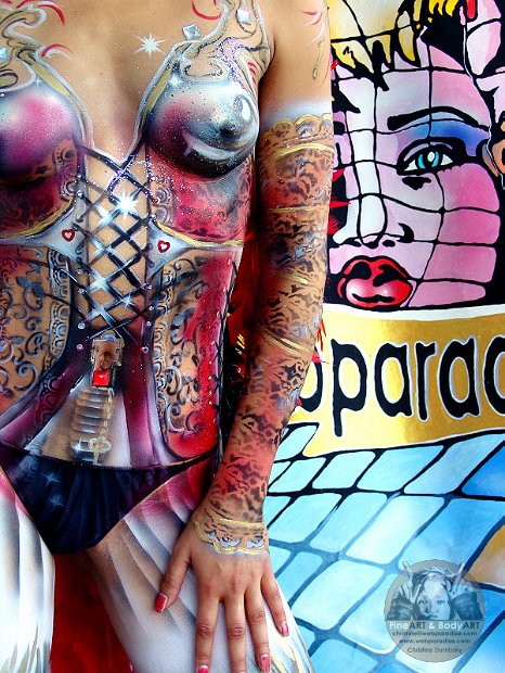 bodypainting-bodypaint-cabaret-moulin-rouge-airbrush-live-messe-kuenstler-dumbsky-basf-2