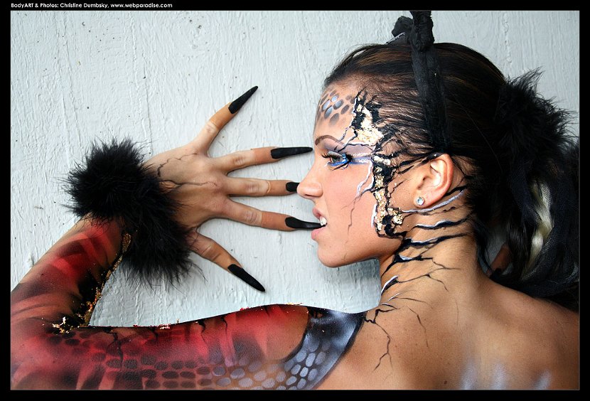 bodypainting-bodypaint-catwoman-katze-frau-comic-messekuenstler-photokina-koeln-pearl-dumbsky1