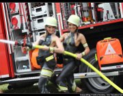 bodypainting-bodypaint-bodyart-messekuenstlerin-airbrush-live-feuerwehr-frauen-rettmobil-dumbsky5788.jpg