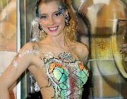 bodypainting-bodypaint-bodyart-wein-messe-kuenstler-airbrush-weinprinzessin-weinkoenigin-dumbsky3.jpg