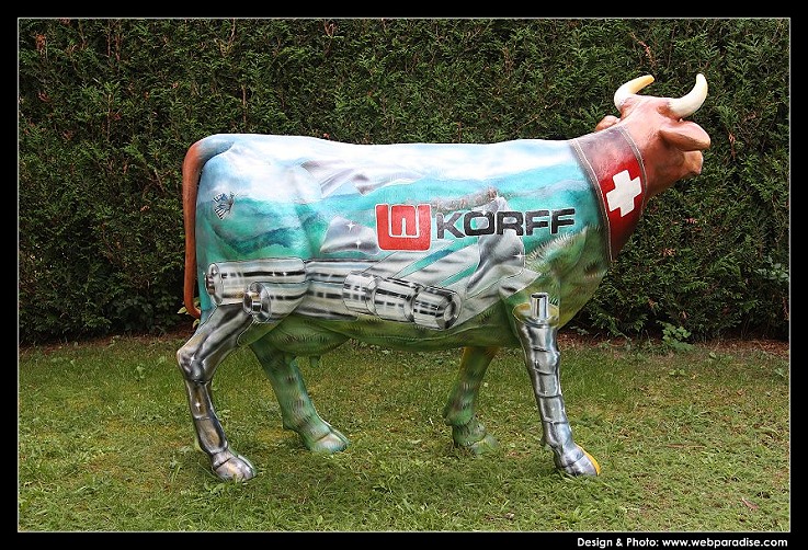 bemalte Kuh fr Korff AG steht im Auenbereich der Firma - als Dauerausstellungsobjekt